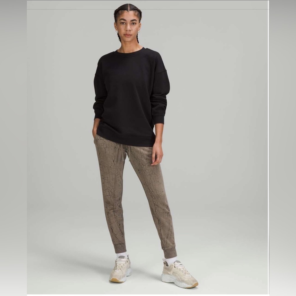 2022 Lululemon Warm Down Jogger *7/8 Length
Thread Dye Rover Black Size 2